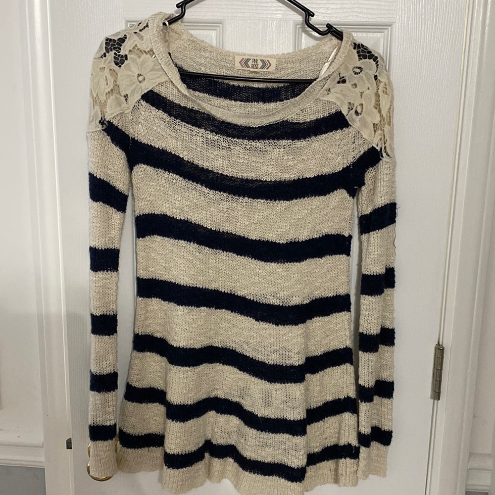 Women’s Medium Sweater
